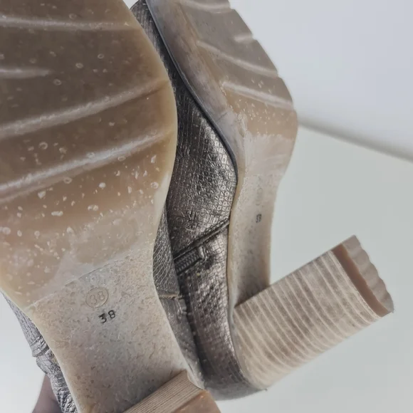 Mjus Shoes Leather Perforated Ankle Boots Size 38 or 8 Booties Side Zip - Picture 10 of 12